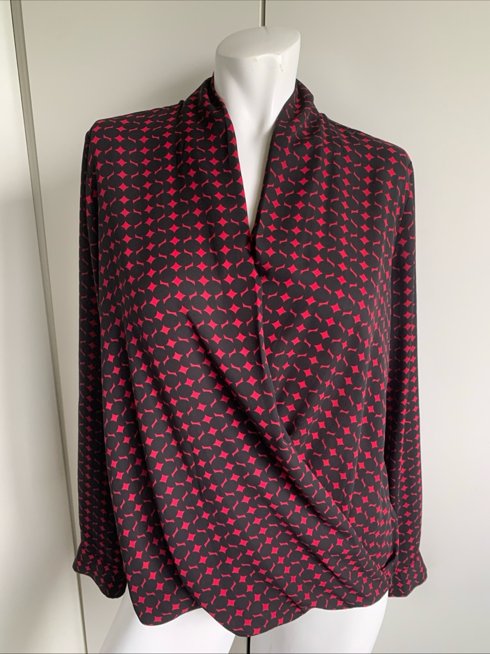 Pleione black/pink geometric size Small long sleeve Wrap blouse